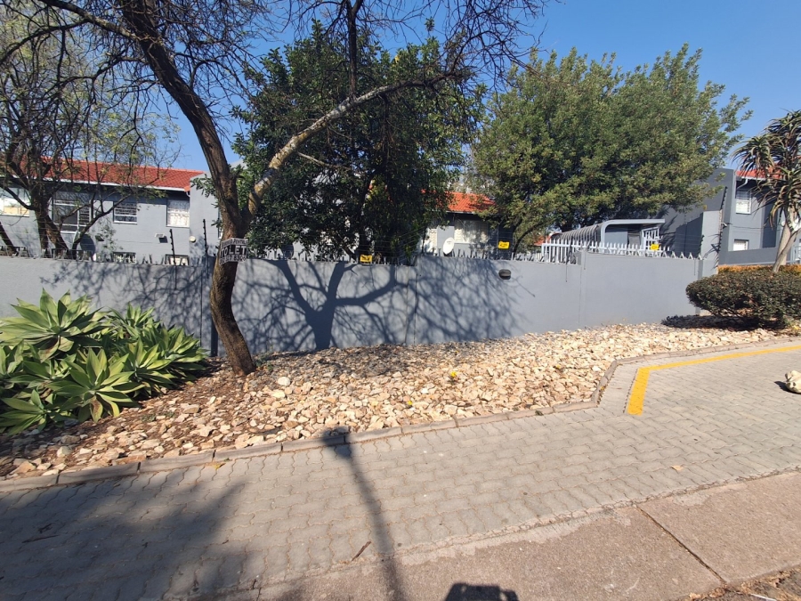 2 Bedroom Property for Sale in La Montagne Gauteng
