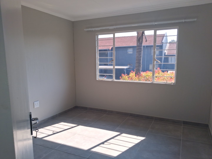 2 Bedroom Property for Sale in La Montagne Gauteng