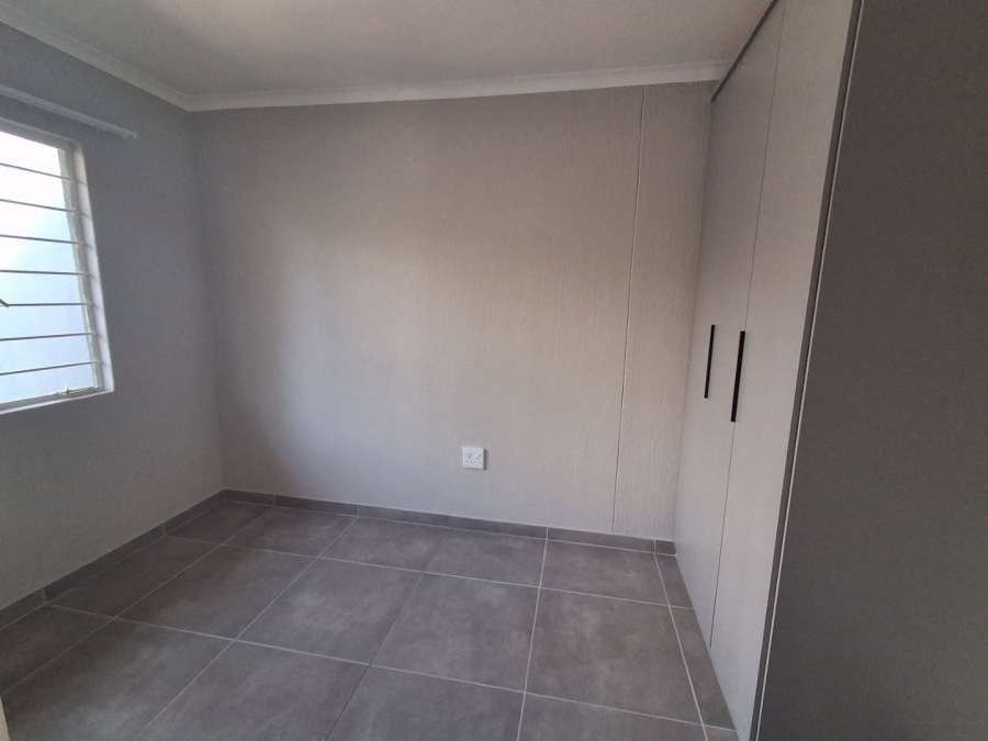 2 Bedroom Property for Sale in La Montagne Gauteng