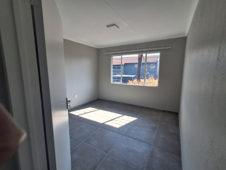 2 Bedroom Property for Sale in La Montagne Gauteng
