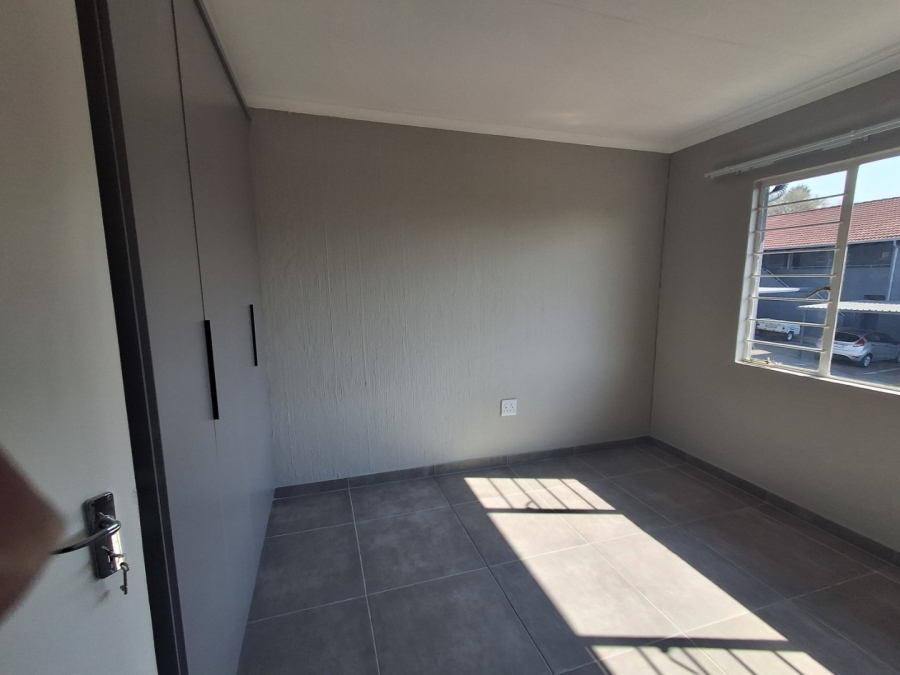2 Bedroom Property for Sale in La Montagne Gauteng