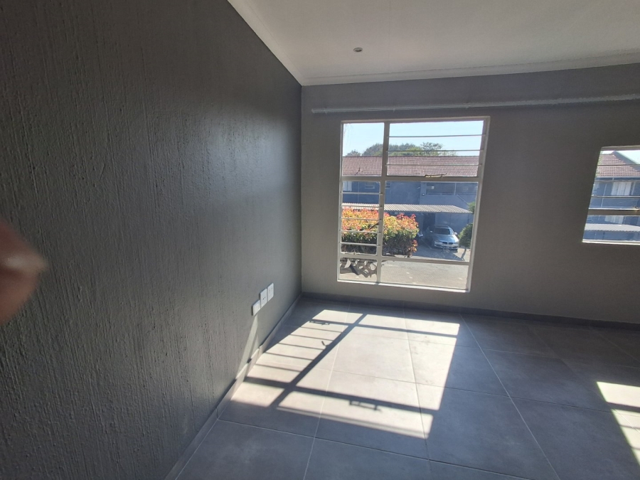 2 Bedroom Property for Sale in La Montagne Gauteng