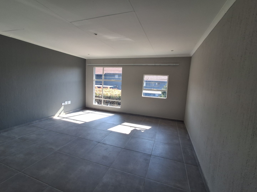 2 Bedroom Property for Sale in La Montagne Gauteng