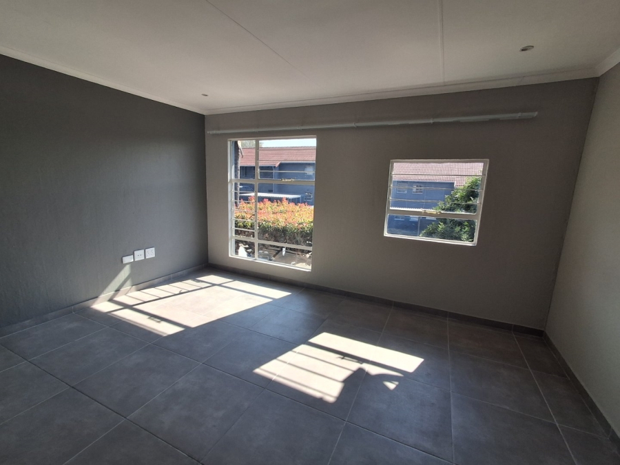 2 Bedroom Property for Sale in La Montagne Gauteng
