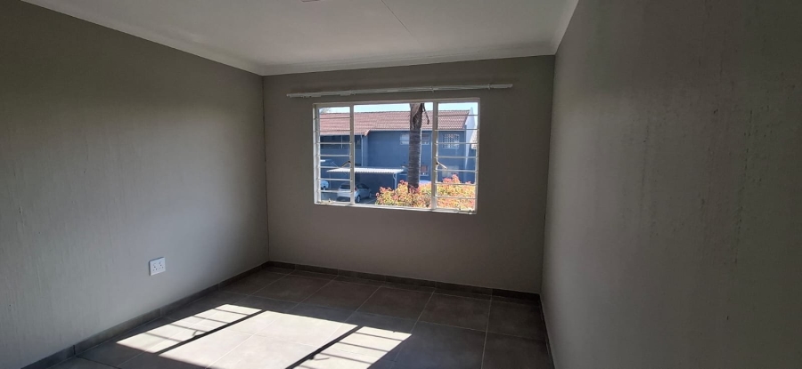 2 Bedroom Property for Sale in La Montagne Gauteng