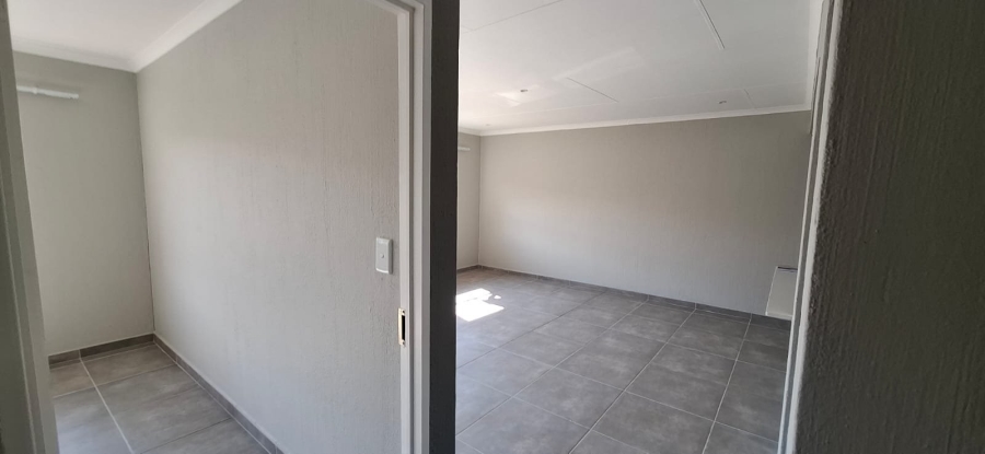 2 Bedroom Property for Sale in La Montagne Gauteng