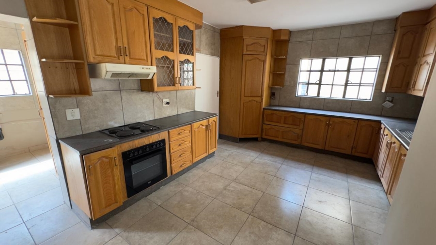 To Let 4 Bedroom Property for Rent in Monument Park Gauteng