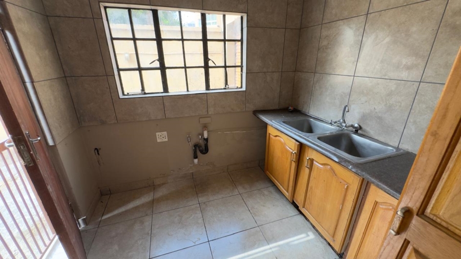 To Let 4 Bedroom Property for Rent in Monument Park Gauteng