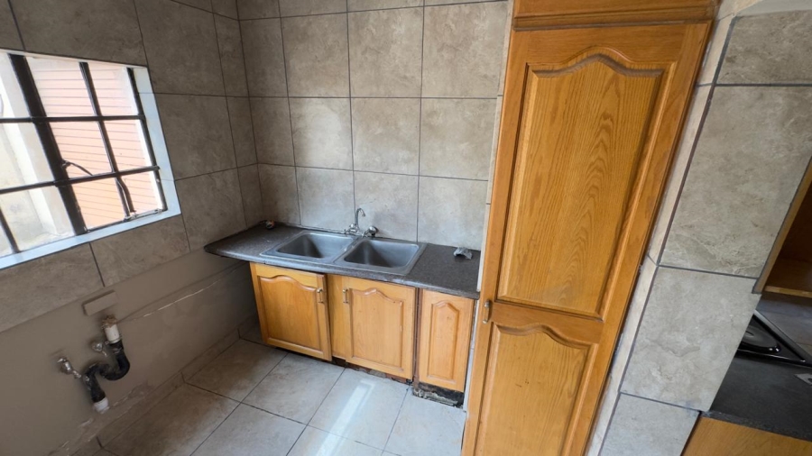 To Let 4 Bedroom Property for Rent in Monument Park Gauteng