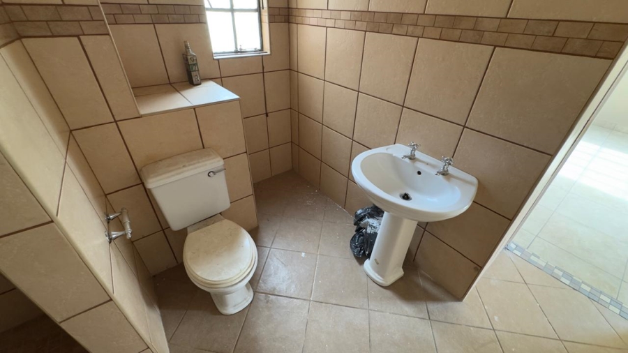 To Let 4 Bedroom Property for Rent in Monument Park Gauteng