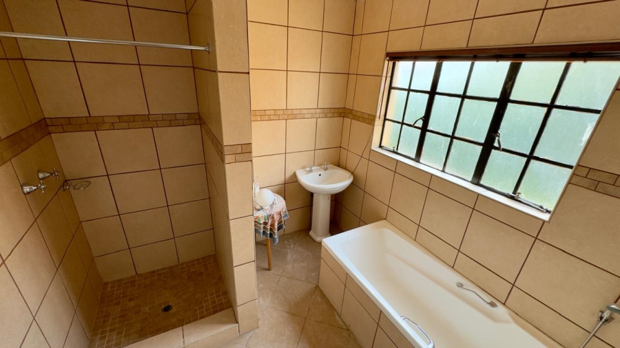To Let 4 Bedroom Property for Rent in Monument Park Gauteng