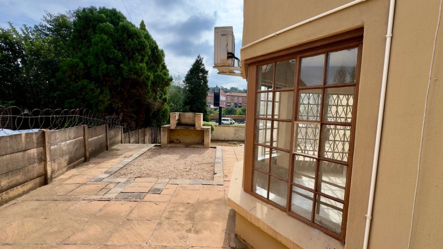 To Let 4 Bedroom Property for Rent in Monument Park Gauteng