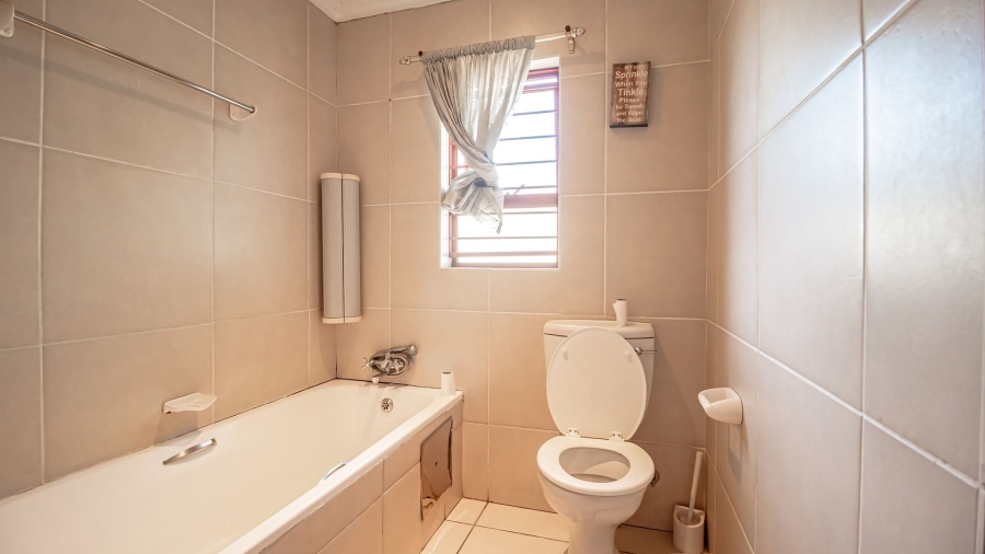 3 Bedroom Property for Sale in Greenstone Hill Gauteng