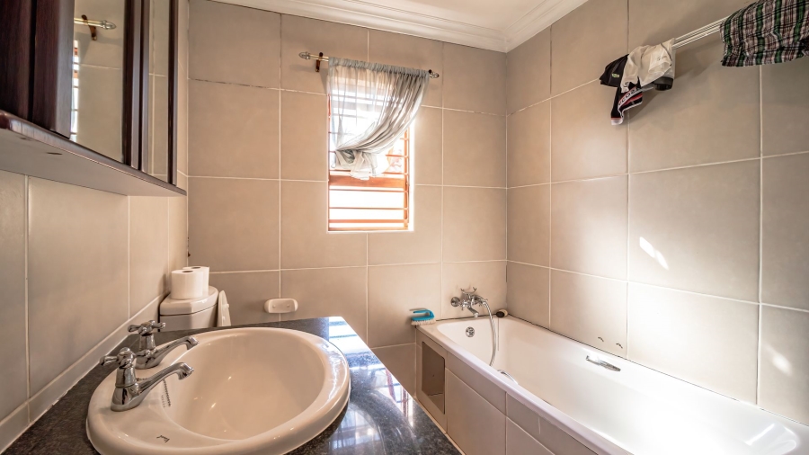 3 Bedroom Property for Sale in Greenstone Hill Gauteng