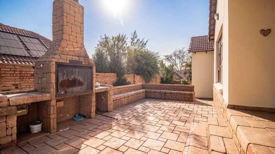 3 Bedroom Property for Sale in Greenstone Hill Gauteng