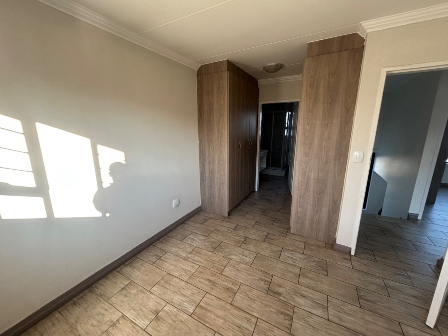 3 Bedroom Property for Sale in Amberfield Crest Estate Gauteng