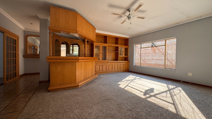 4 Bedroom Property for Sale in Three Rivers Proper Gauteng