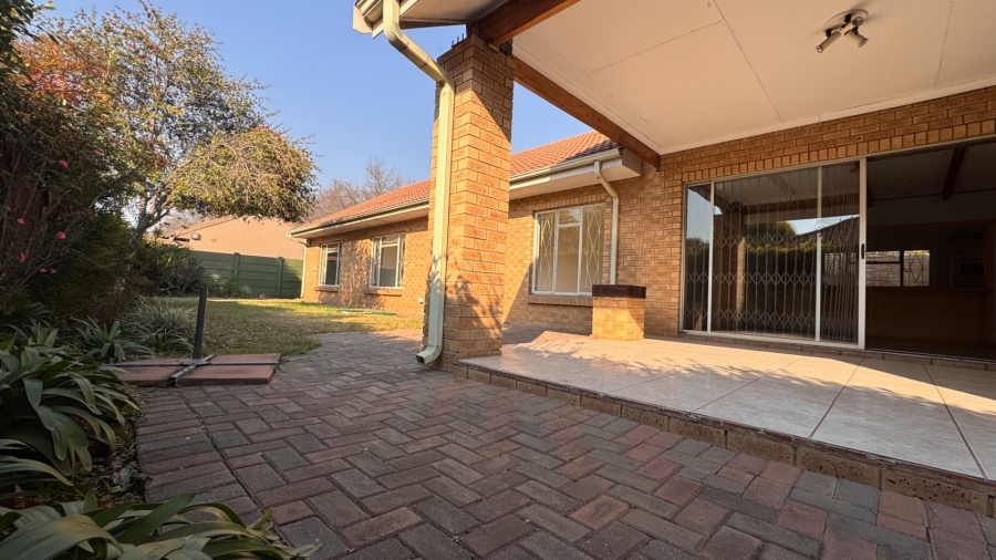 4 Bedroom Property for Sale in Three Rivers Proper Gauteng