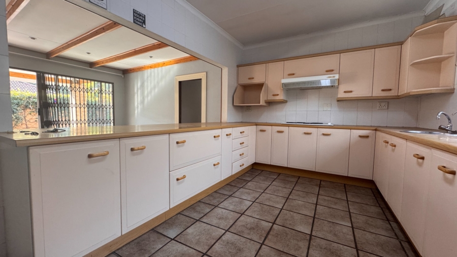 4 Bedroom Property for Sale in Three Rivers Proper Gauteng