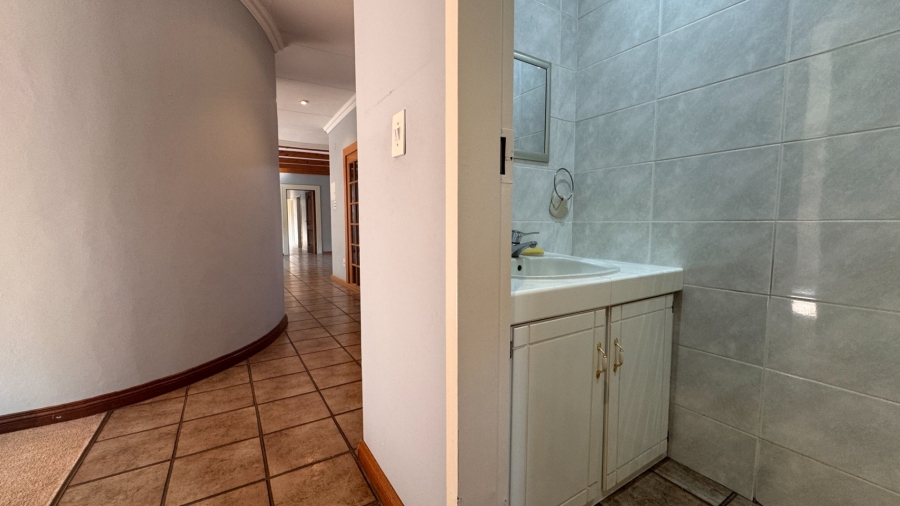 4 Bedroom Property for Sale in Three Rivers Proper Gauteng