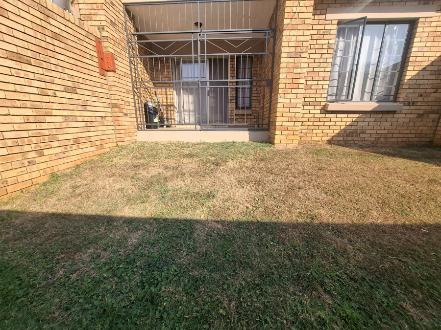 To Let 2 Bedroom Property for Rent in Karenpark Gauteng