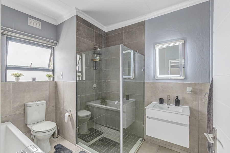 To Let 4 Bedroom Property for Rent in Glen Austin Gauteng