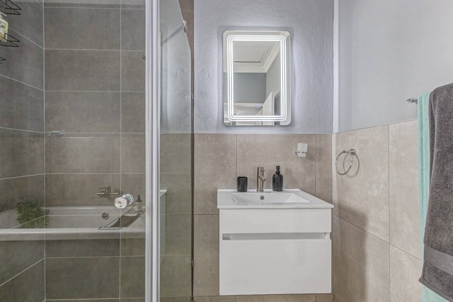 To Let 4 Bedroom Property for Rent in Glen Austin Gauteng
