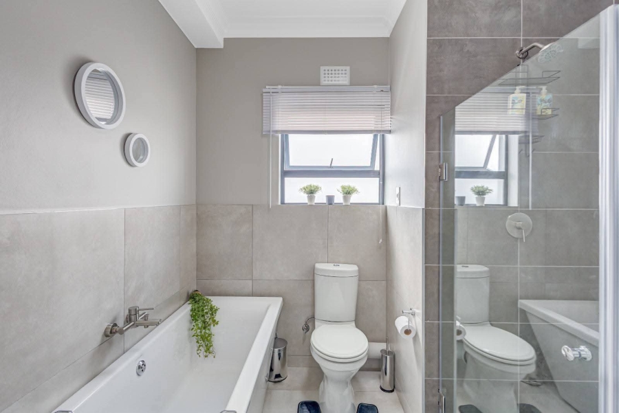 To Let 4 Bedroom Property for Rent in Glen Austin Gauteng