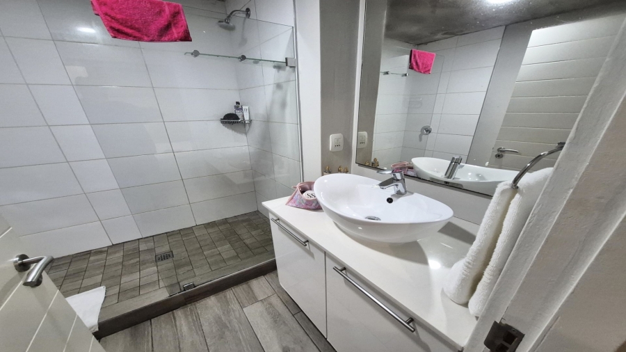1 Bedroom Property for Sale in Ashlea Gardens Gauteng