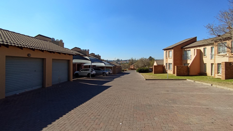 2 Bedroom Property for Sale in Noordwyk Gauteng