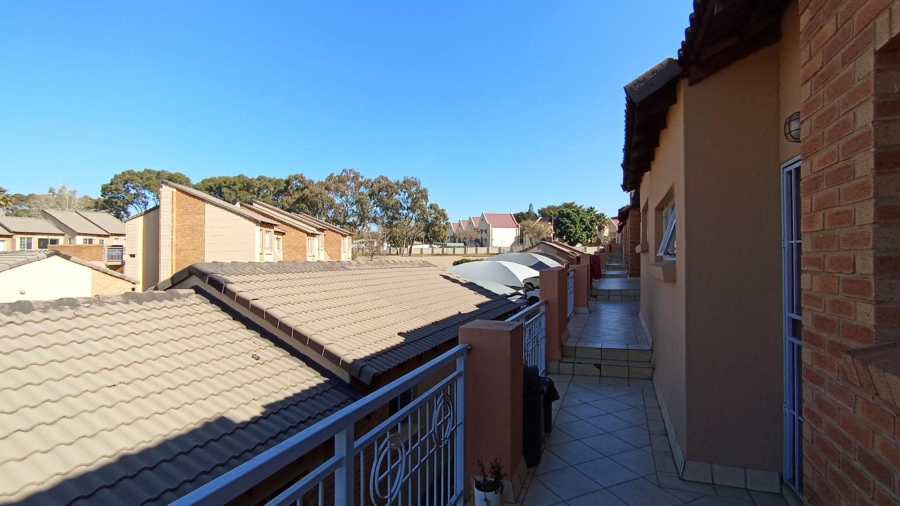 2 Bedroom Property for Sale in Noordwyk Gauteng