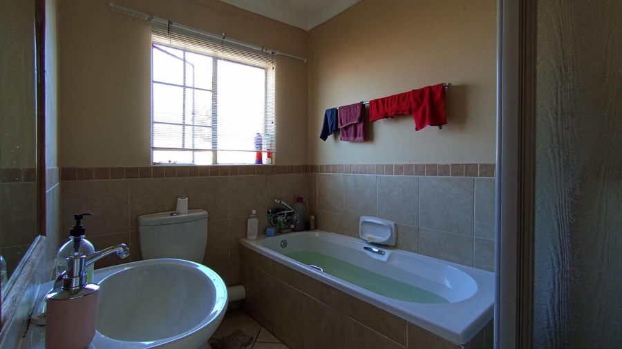 2 Bedroom Property for Sale in Noordwyk Gauteng