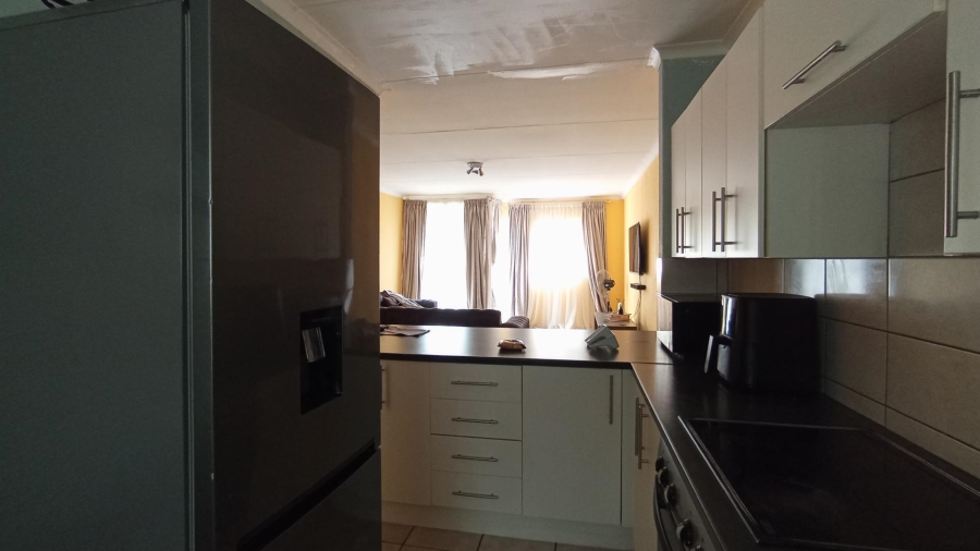 2 Bedroom Property for Sale in Noordwyk Gauteng