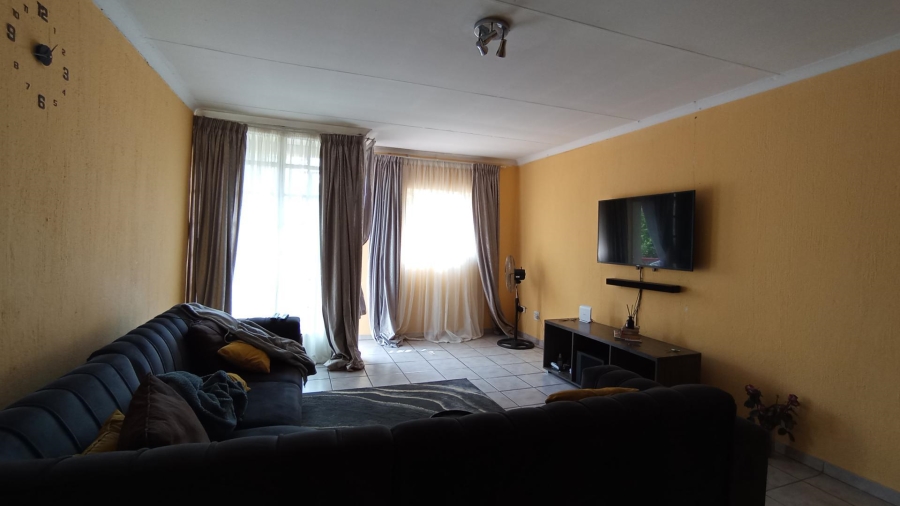 2 Bedroom Property for Sale in Noordwyk Gauteng