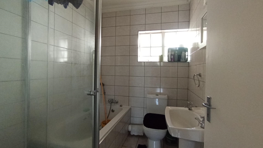 2 Bedroom Property for Sale in Noordwyk Gauteng