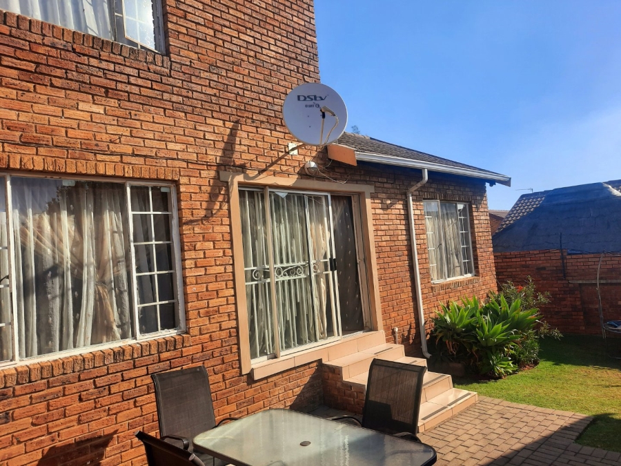 3 Bedroom Property for Sale in Wilgeheuwel Gauteng