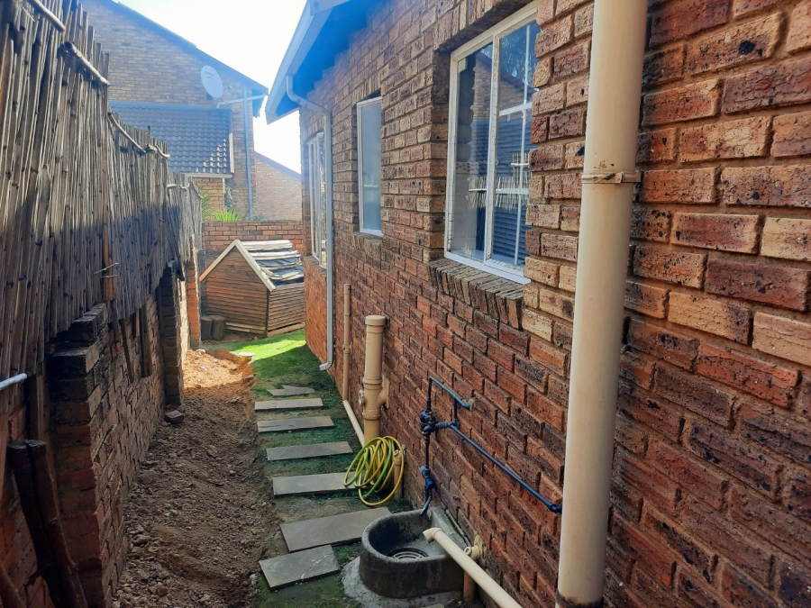 3 Bedroom Property for Sale in Wilgeheuwel Gauteng