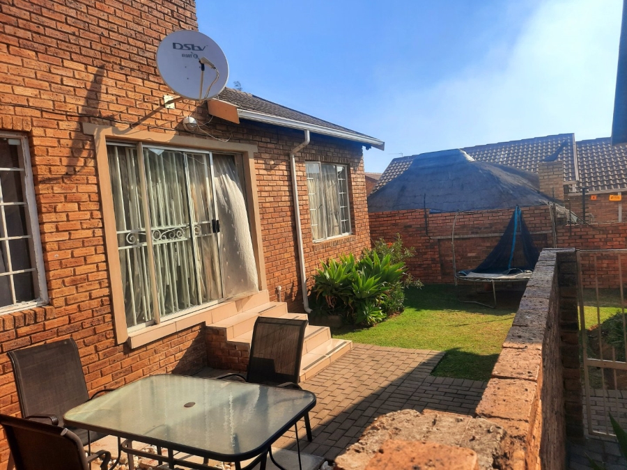 3 Bedroom Property for Sale in Wilgeheuwel Gauteng