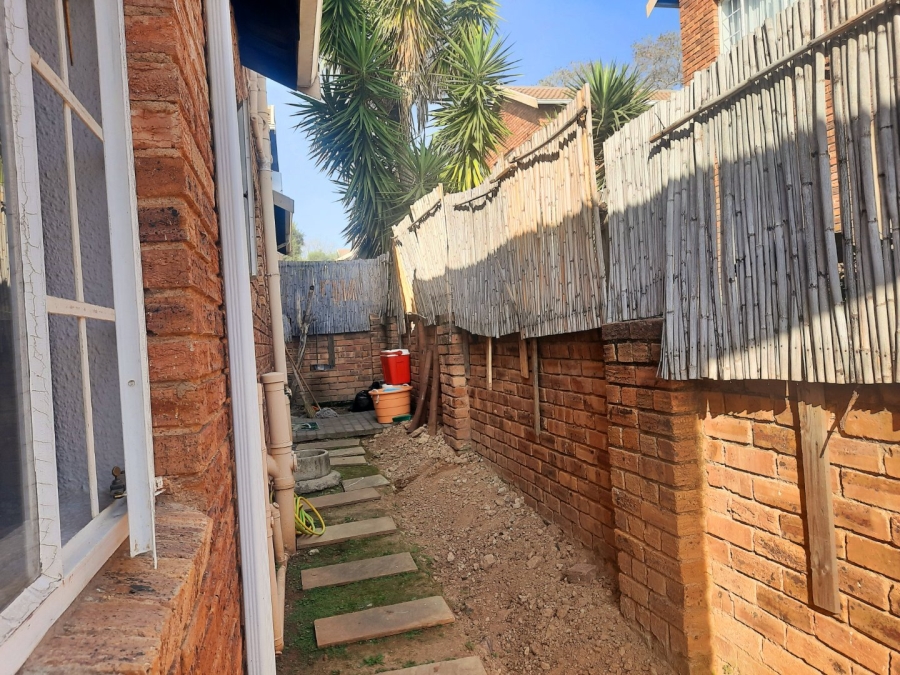 3 Bedroom Property for Sale in Wilgeheuwel Gauteng