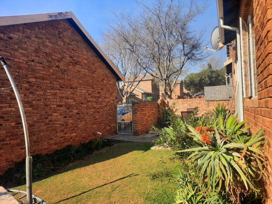 3 Bedroom Property for Sale in Wilgeheuwel Gauteng