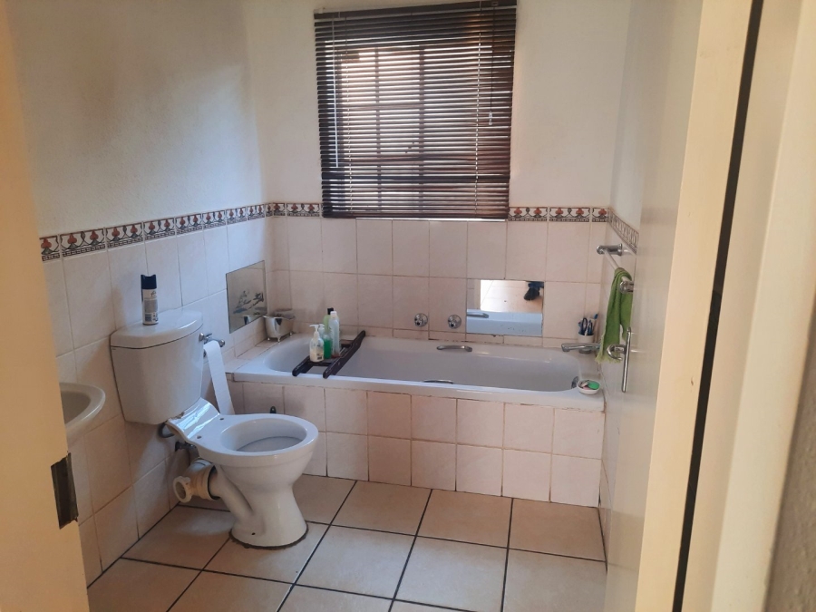3 Bedroom Property for Sale in Wilgeheuwel Gauteng