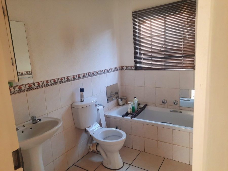 3 Bedroom Property for Sale in Wilgeheuwel Gauteng