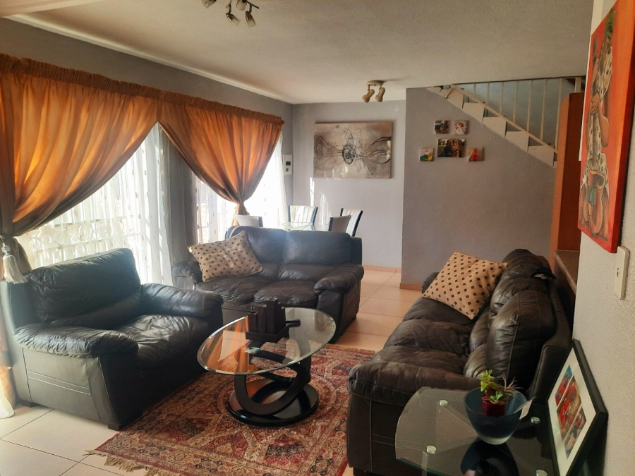 3 Bedroom Property for Sale in Wilgeheuwel Gauteng