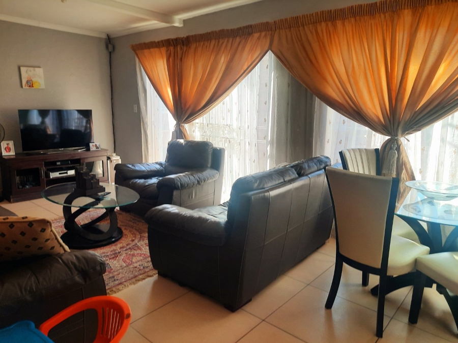 3 Bedroom Property for Sale in Wilgeheuwel Gauteng