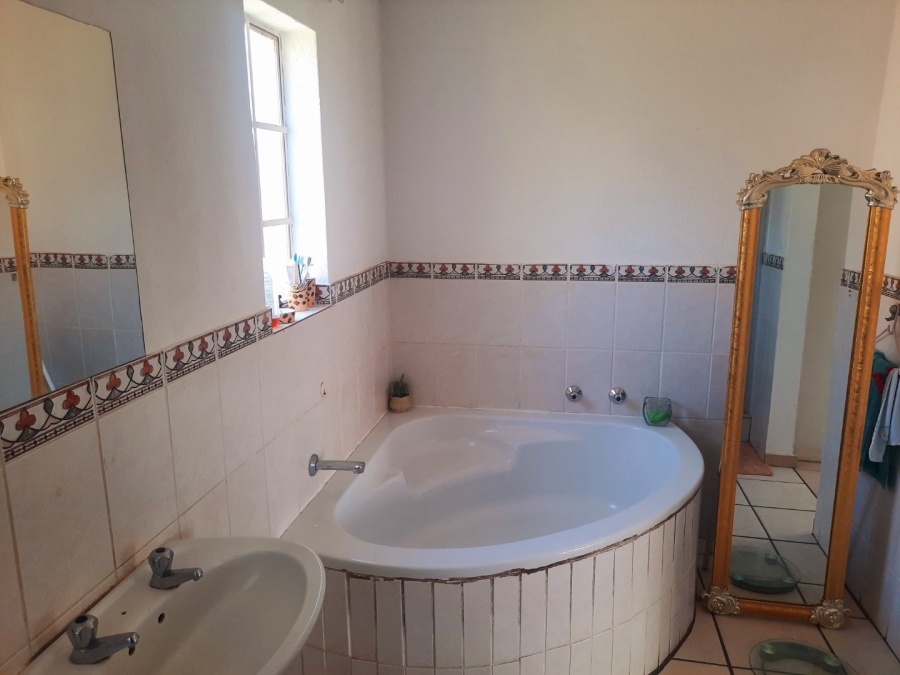 3 Bedroom Property for Sale in Wilgeheuwel Gauteng