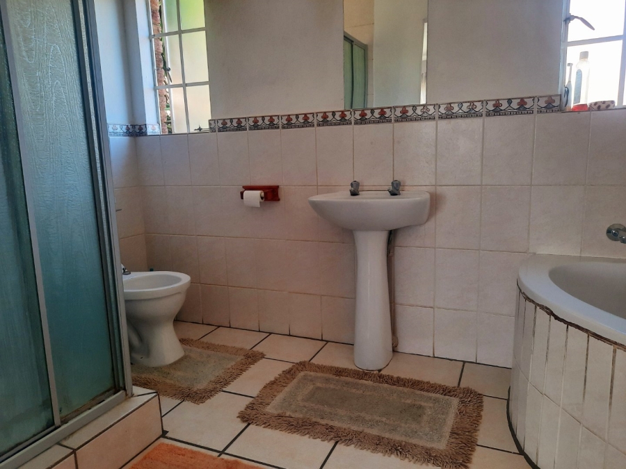 3 Bedroom Property for Sale in Wilgeheuwel Gauteng