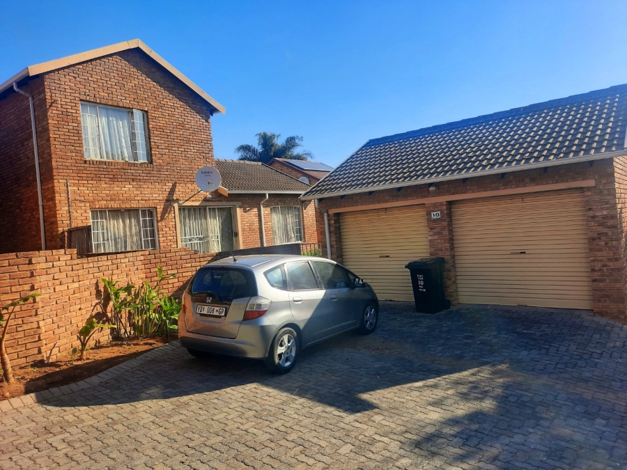 3 Bedroom Property for Sale in Wilgeheuwel Gauteng