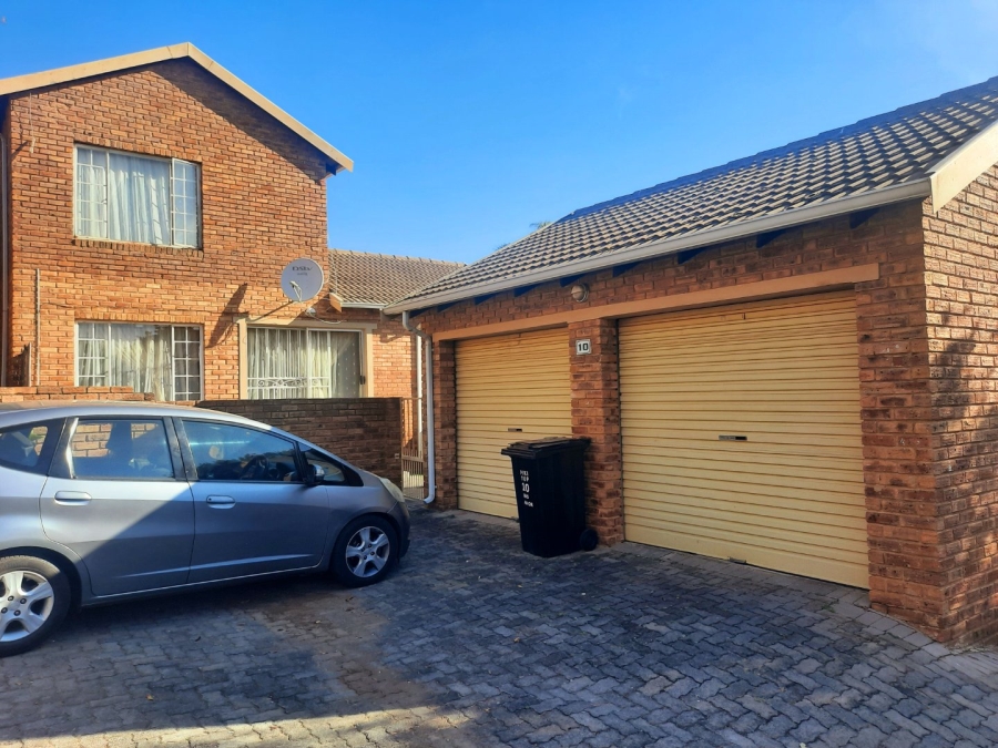 3 Bedroom Property for Sale in Wilgeheuwel Gauteng