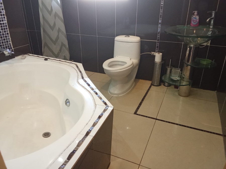 4 Bedroom Property for Sale in Ormonde Gauteng