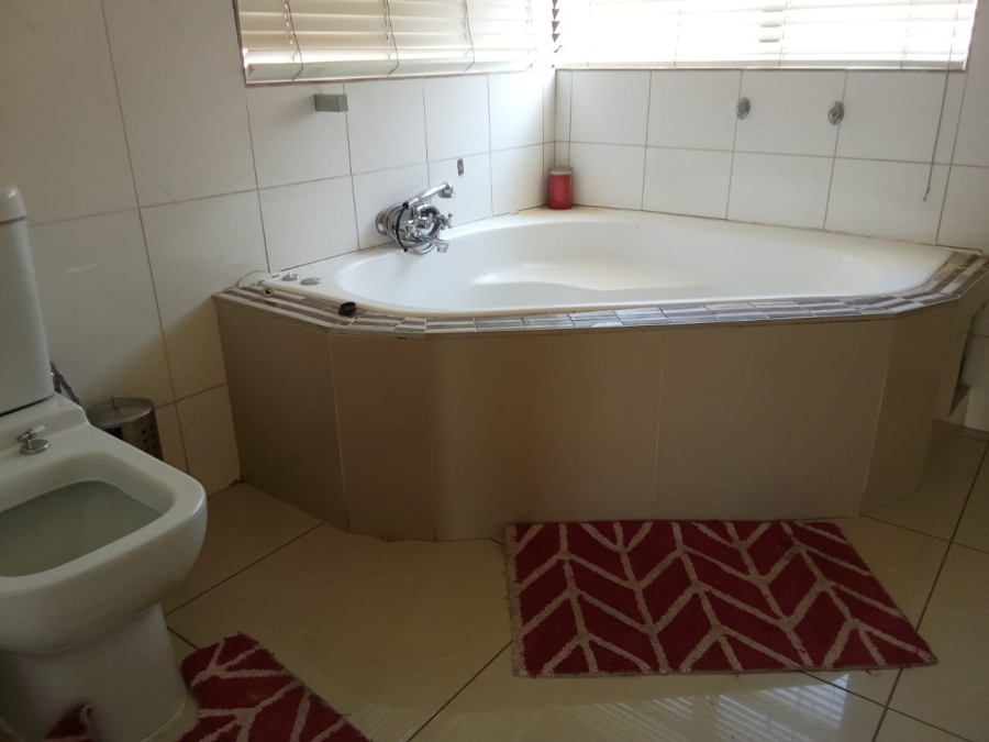 4 Bedroom Property for Sale in Ormonde Gauteng